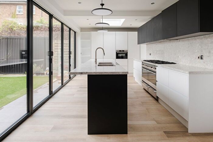 4 Bedroom Terraced House To Rent In Tottenham Road, London, N1