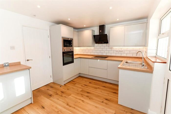 3 Bedroom Semi-Detached House For Sale In Acorn Avenue, Giltbrook, Nottingham, NG16