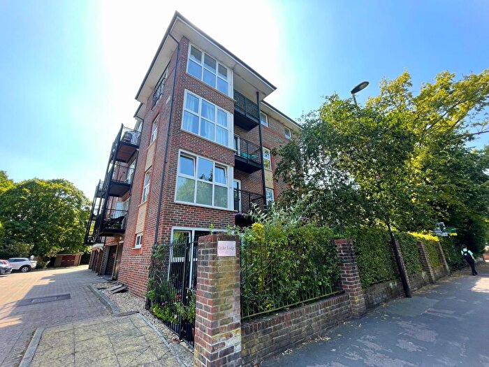 1 Bedroom Flat For Sale In Cedar Lodge, Oakley Road, Southampton, SO16