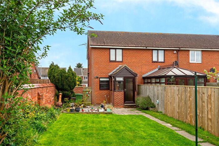 2 Bedroom End Of Terrace House For Sale In Main Street, Burstwick, HU12