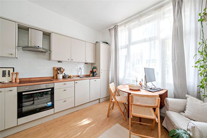 1 Bedroom Flat To Rent In Arthur Road, Holloway, London, N7