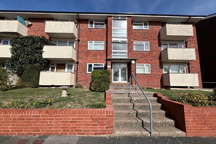 2 Bedroom Flat For Sale In East Lodge Park, Farlington, Portsmouth, Hampshire, PO6