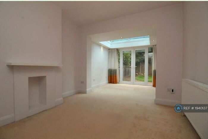 3 Bedroom Bungalow To Rent In Heather Way, Stanmore, HA7
