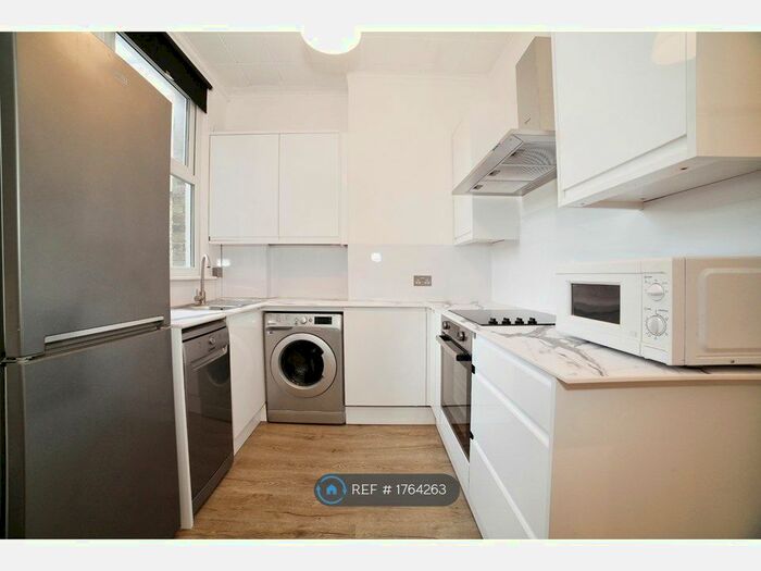 2 Bedroom Flat To Rent In Sterndale Road, London, W14
