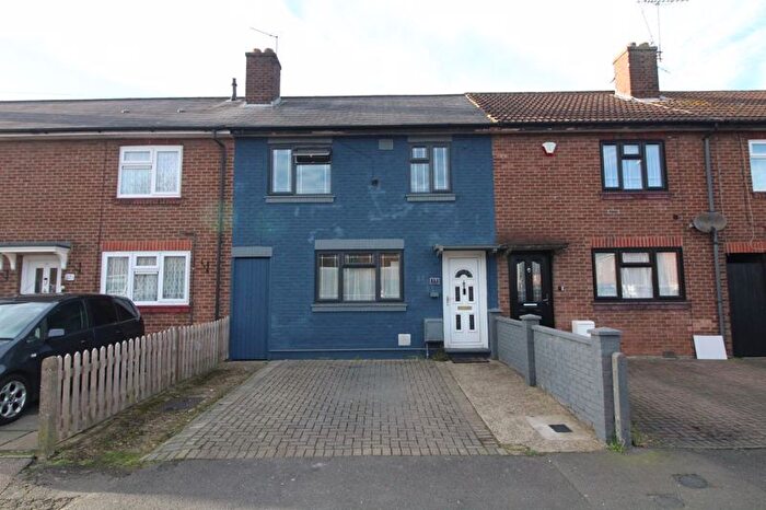 3 Bedroom Terraced House For Sale In Solway Road South, Luton, LU3