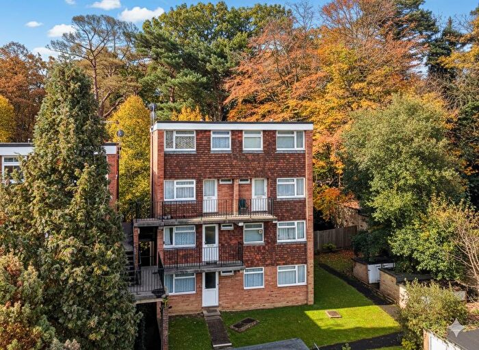 2 Bedroom Flat For Sale In Newton Court, Haywards Heath, RH16