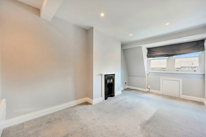 1 Bedroom Flat To Rent In Beverley Road, : Bed Rec Bath Unfurn, SW13