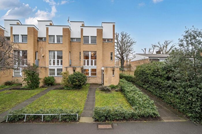 3 Bedroom End Of Terrace House To Rent In Foxes Dale Blackheath, SE3