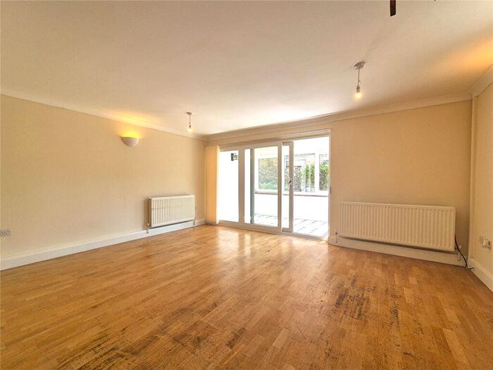 3 Bedroom End Of Terrace House To Rent In Weavers Close, Gravesend, Kent, DA11