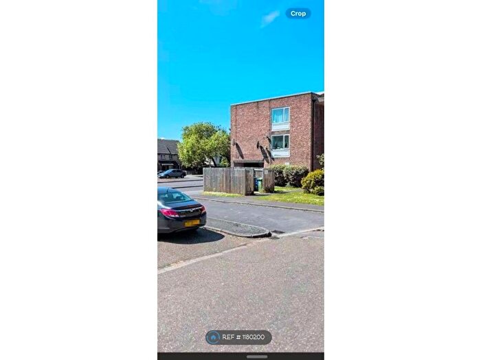 Studio To Rent In Bristol Close, Stanwell, Staines-Upon-Thames, TW19