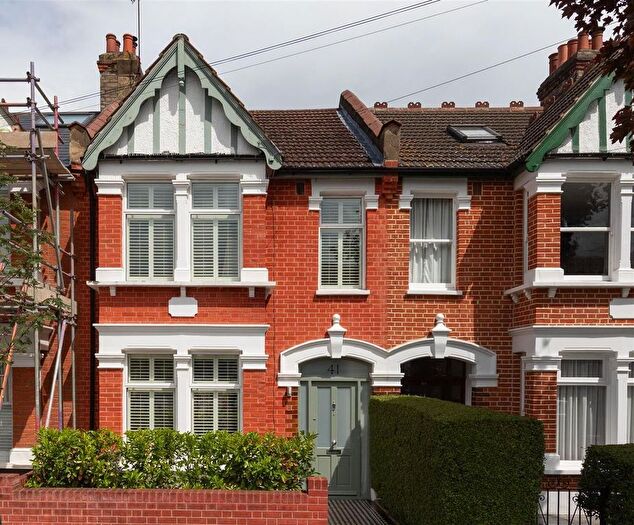 3 Bedroom Property For Sale In Peterborough Road, Leyton, E10
