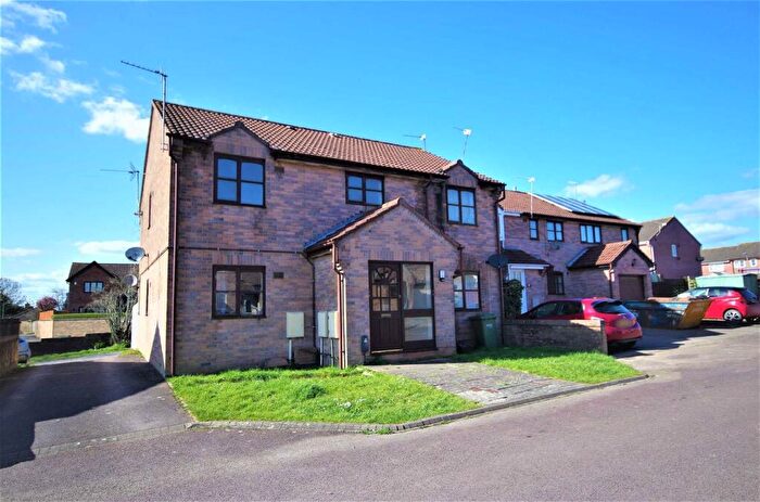 1 Bedroom Flat For Sale In The Brambles, Berkeley, GL13