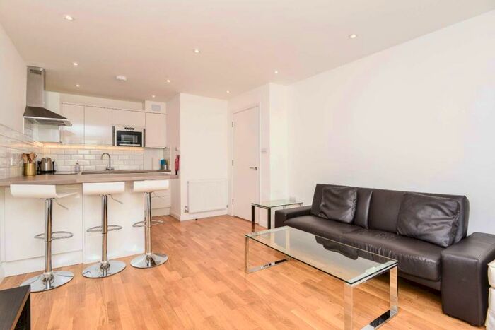 1 Bedroom Flat To Rent In Stucley Place, Camden, London, NW1