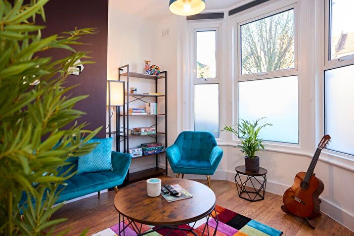 1 Bedroom Flat For Sale In Colless Road, N15