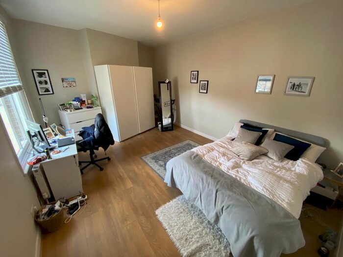 3 Bedroom Flat To Rent In Elmhurst Street, Clapham, SW4