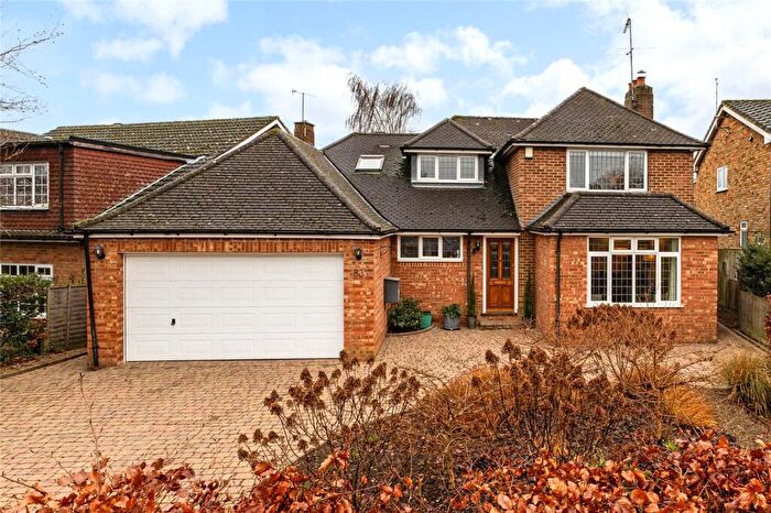 4 Bedroom Detached House For Sale In Roundwood Lane, Harpenden, Hertfordshire, AL5
