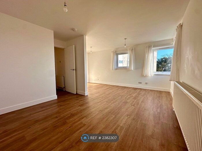 Studio To Rent In St Luke's Road, Torquay, TQ2