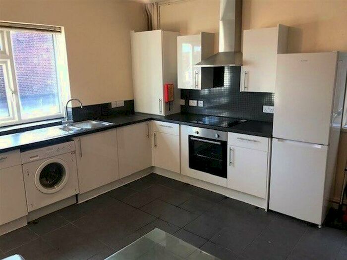 5 Bedroom Flat To Rent In London Road, Headington, Oxford, OX3