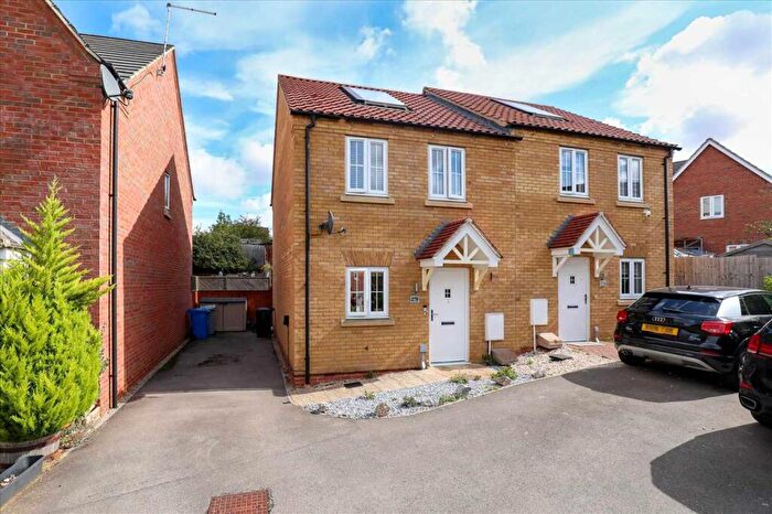 3 Bedroom Semi-Detached House For Sale In Virginia Crescent, Burton Latimer, NN15