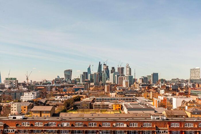 1 Bedroom Flat For Sale In Winterton House, Deancross Street, Shadwell, London, E1