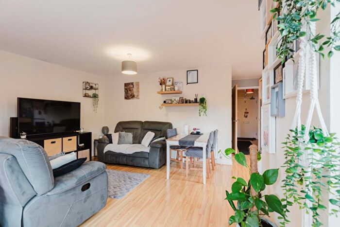 2 Bedroom Flat For Sale In Page Road, Bedfont, Feltham, TW14