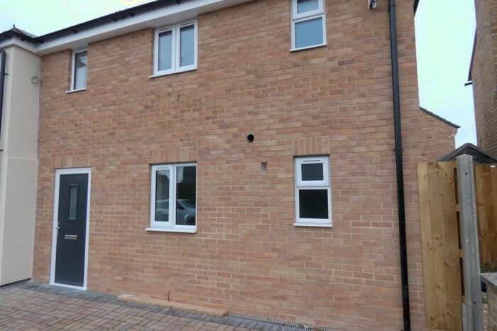 1 Bedroom Flat To Rent In Brize Norton Road, Carterton, Oxon, OX18