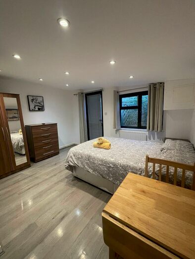 Studio To Rent In James Avenue, NW2