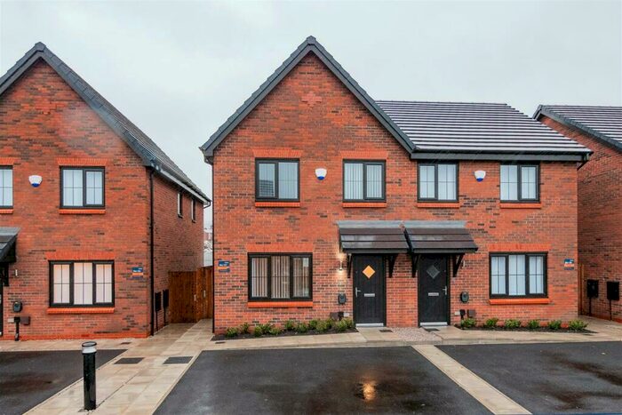 3 Bedroom Semi-Detached House To Rent In Barton Quarter, Horwich, BL6