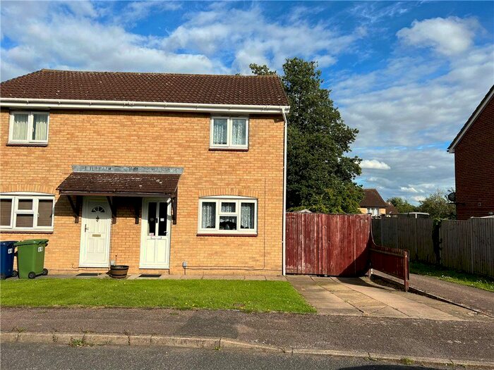 3 Bedroom Semi-Detached House For Sale In Stonefield, Bar Hill, Cambridge, CB23