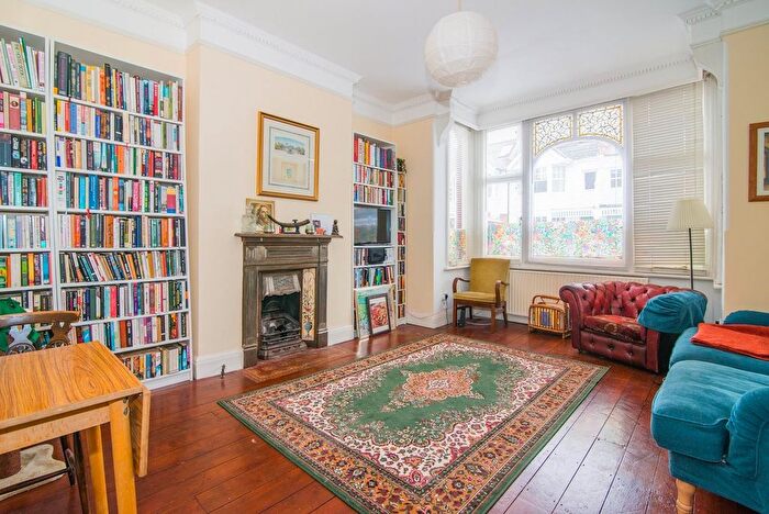 1 Bedroom Flat To Rent In Brackley Road, Chiswick, W4