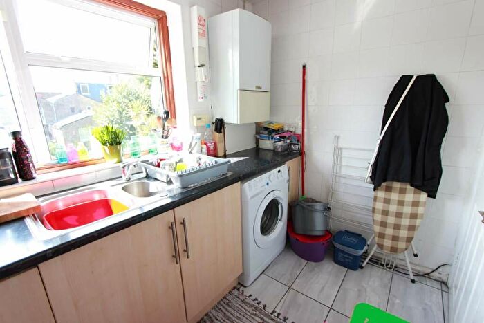 2 Bedroom Apartment To Rent In Rectory Road, London, N16