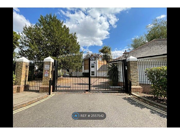 2 Bedroom Flat To Rent In White Heron Mews, Teddington, TW11