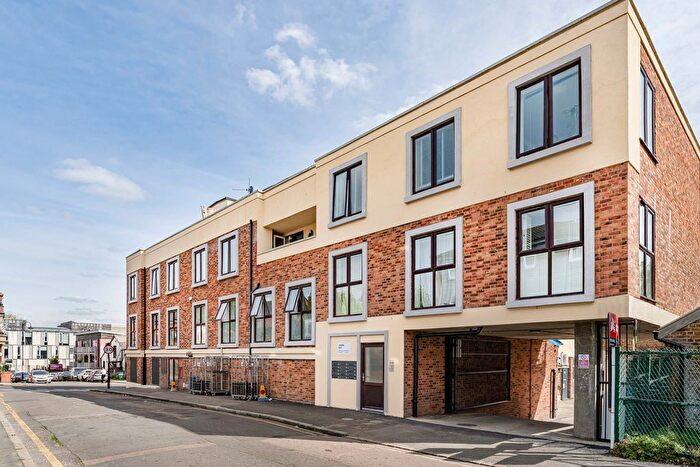 2 Bedroom Flat For Sale In Suffolk Road, London, SE25