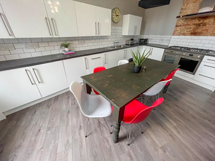 9 Bedroom Flat To Rent In Irvine Street, L7