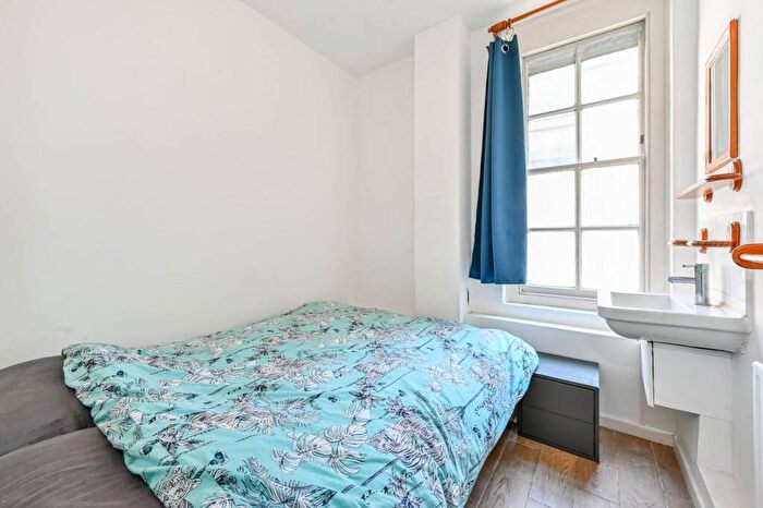2 Bedroom Flat For Sale In Portpool Lane, Farringdon, London, EC1N