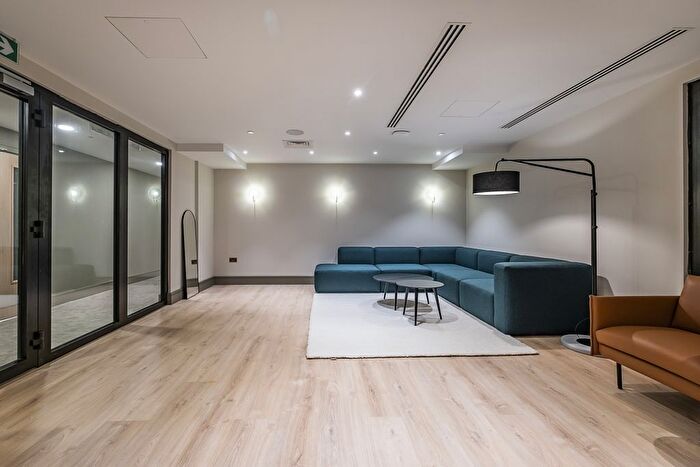 1 Bedroom Flat To Rent In Beverley Way, London, SW20