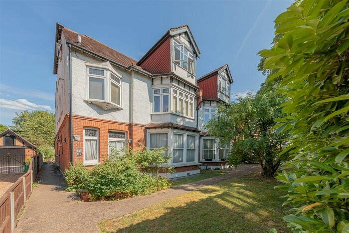 1 Bedroom Flat To Rent In Blake Hall Road, London, E11