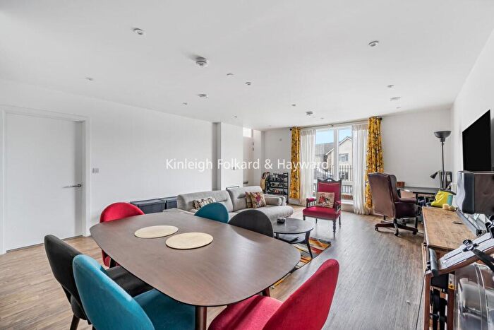 2 Bedroom Flat For Sale In Oakwood Crescent, Muswell Hill, London, N10