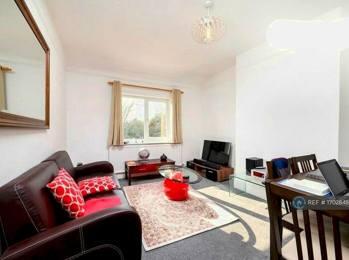 2 Bedroom Maisonette To Rent In Millway, London, NW7