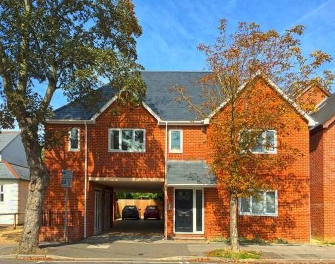 2 Bedroom Apartment To Rent In Queens Road, Farnborough, GU14
