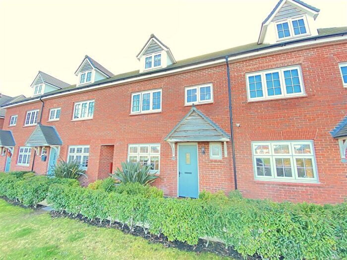 4 Bedroom Town House For Sale In Collier Court, Little Sutton, CH66