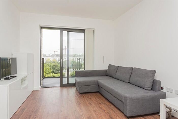 1 Bedroom Flat To Rent In Kingfisher Heights, Silvertown, E16