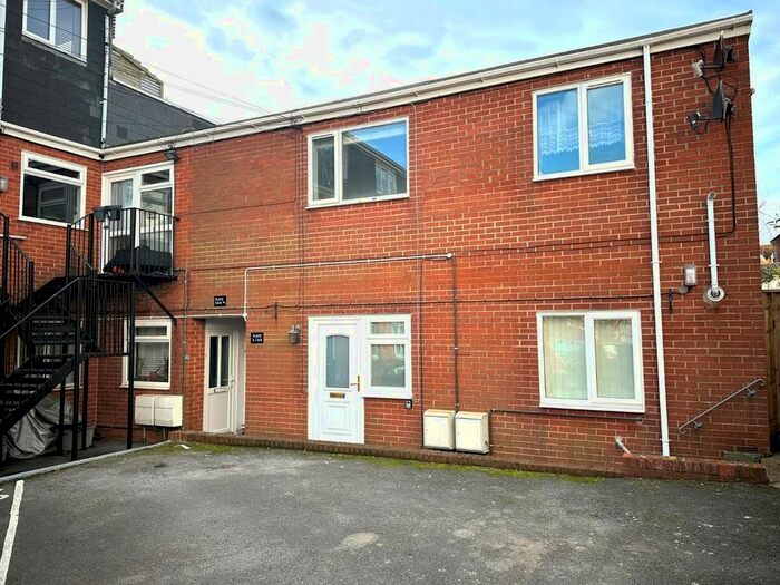 2 Bedroom Flat To Rent In Kirtleton Avenue, Weymouth, DT4
