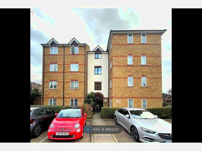 2 Bedroom Flat To Rent In Chingford, London, E4