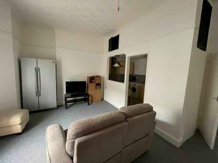 1 Bedroom Apartment To Rent In Hill Park Crescent, Flat, PL4