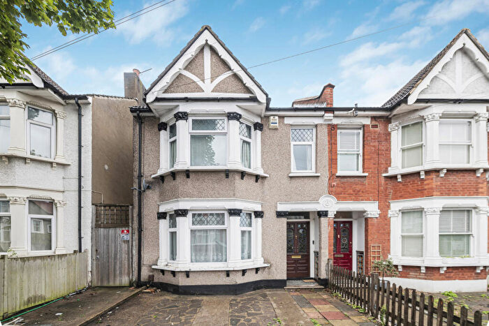 3 Bedroom Semi-Detached House For Sale In Chisholm Road, Croydon, CR0
