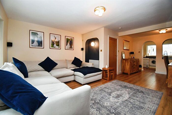 2 Bedroom Semi-Detached House For Sale In Clarondale, Hull, HU7