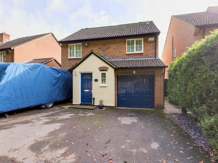 4 Bedroom Detached House For Sale In Barron Place, Basingstoke, RG24