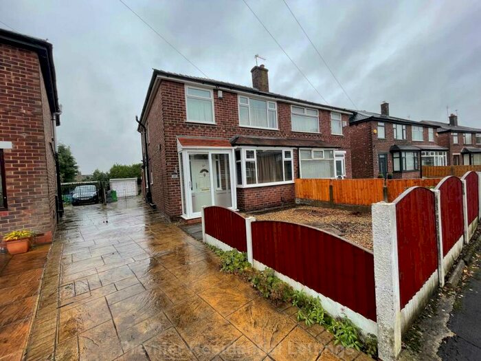 3 Bedroom Semi-Detached House To Rent In Walmersley Road, Manchester, M40