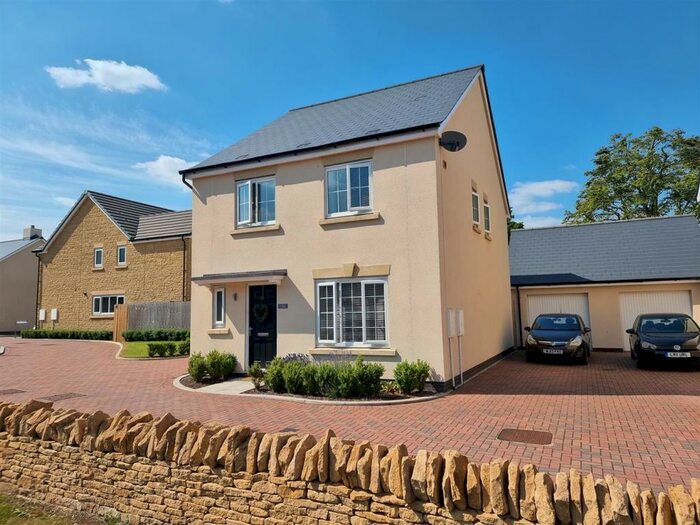 4 Bedroom House To Rent In Echo Close, Corsham, SN14